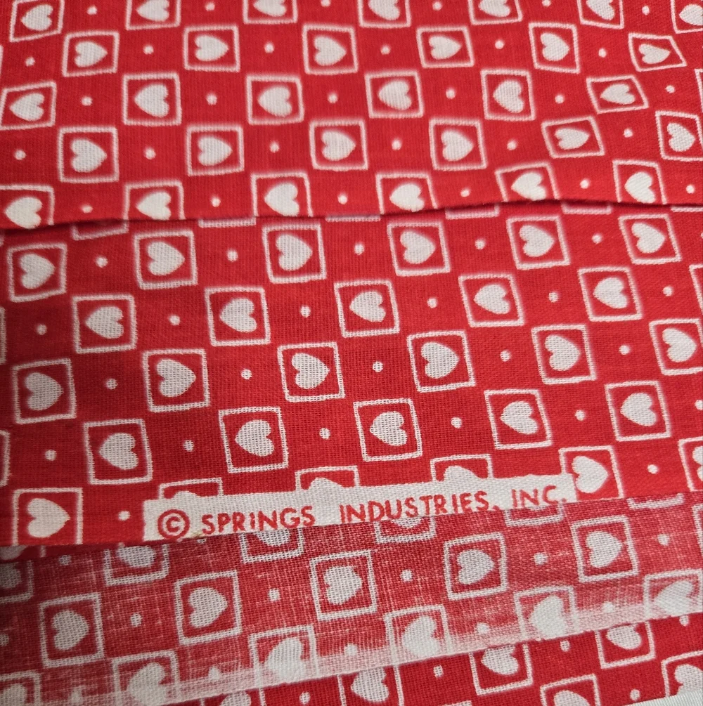 VINTAGE‎ Valentine's Day heart print red and white fabric 4+ yards